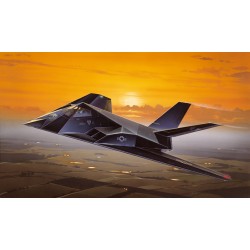 MODELO 1:72 F-117A NIGHTHAWK